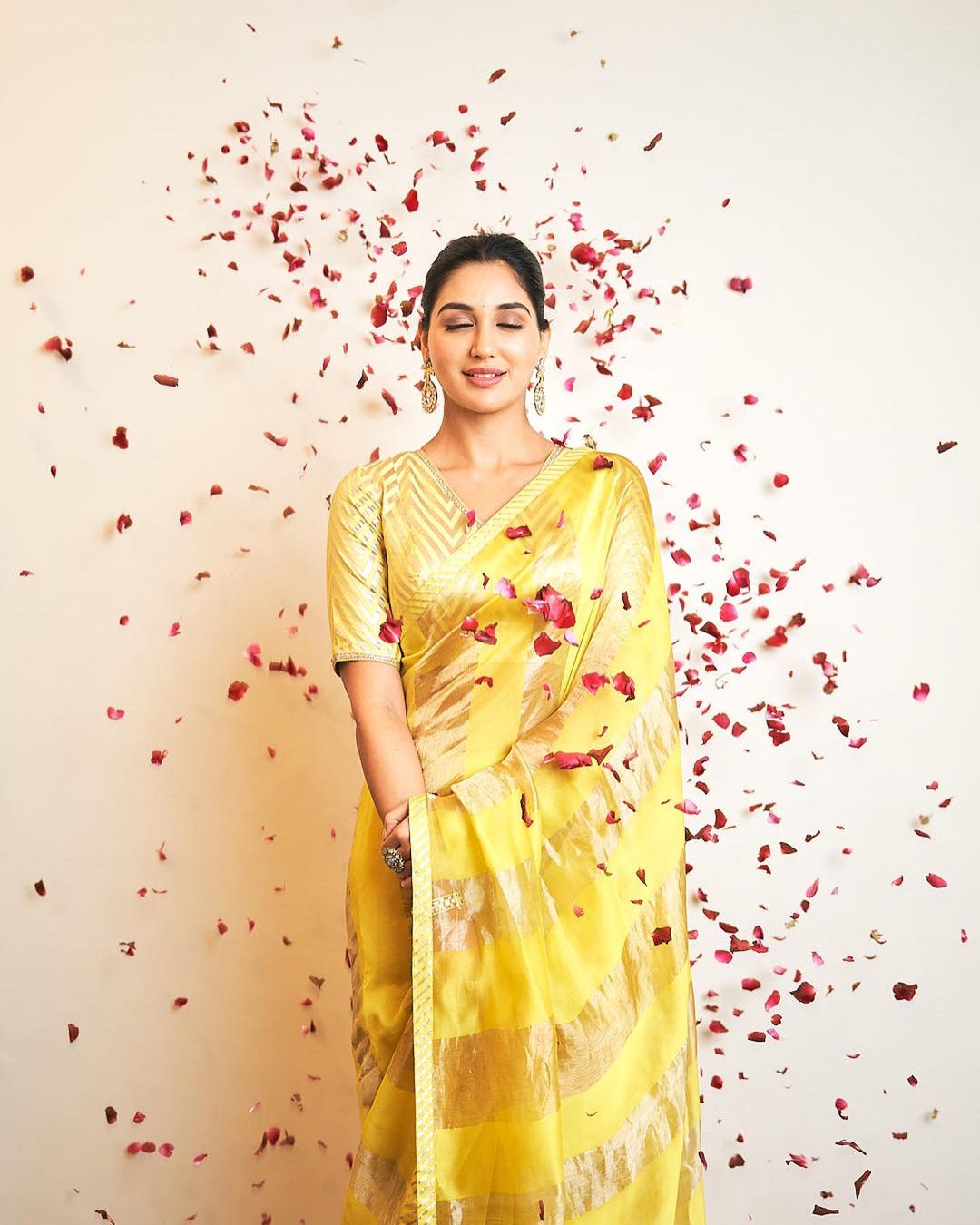 Bollywood Actress Nikita Dutta Stills in Yellow Saree